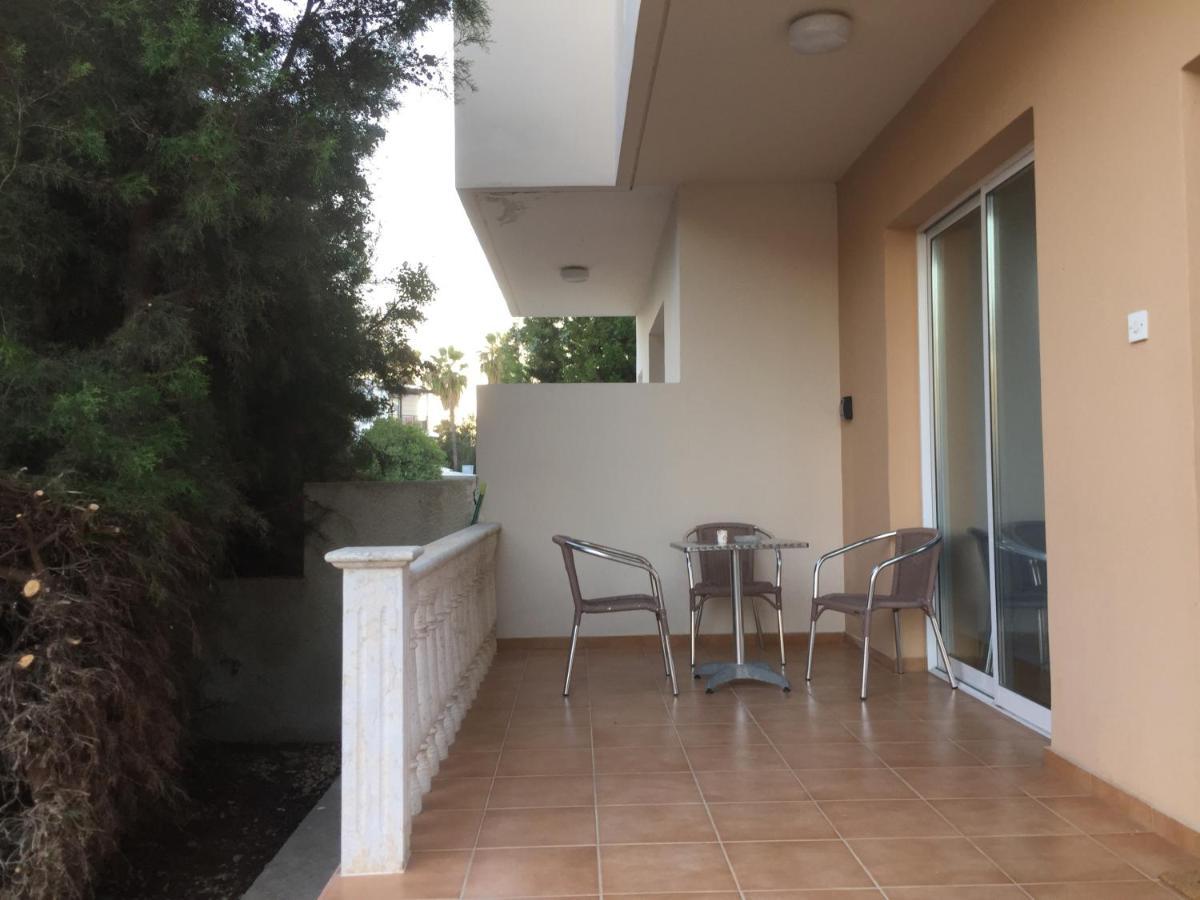 Davi'S Studio Apartment Paphos ภายนอก รูปภาพ
